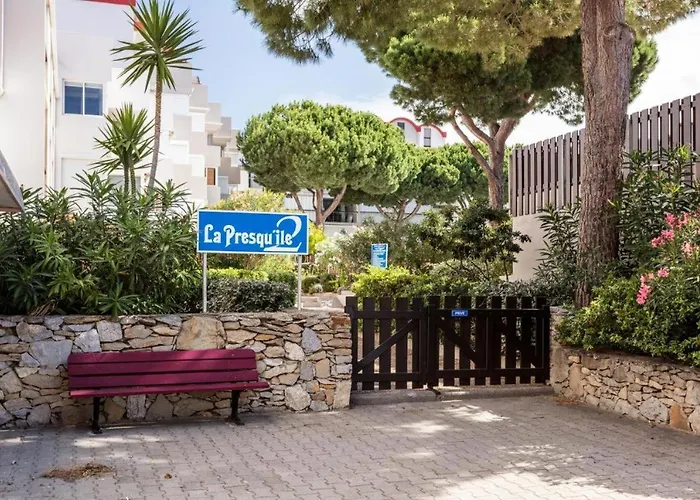 Appartement Avec Terrasse Au Centre De Gruissan