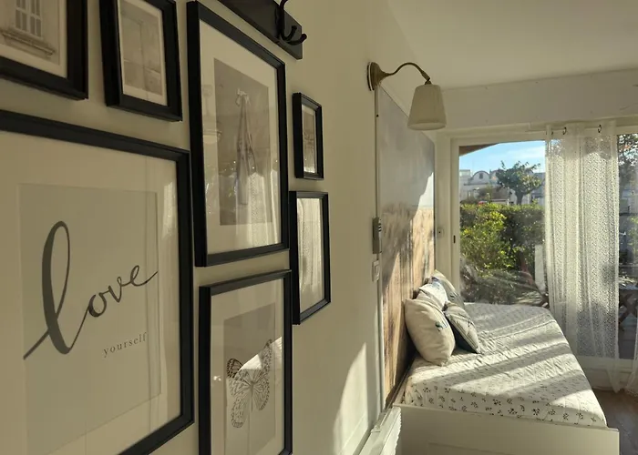 Appartement Avec Terrasse Au Centre De Gruissan